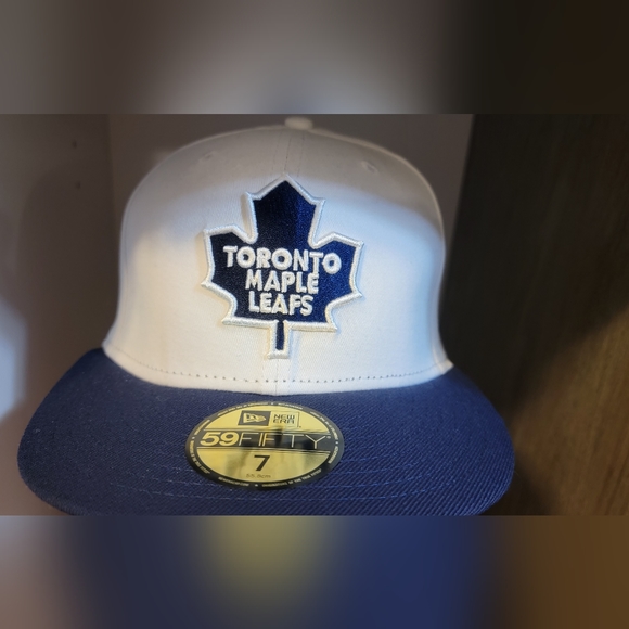 BNWT Toronto Maple Leafs Fitted Hat - Picture 3 of 7